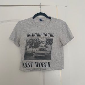 Grey graphic cropped tee